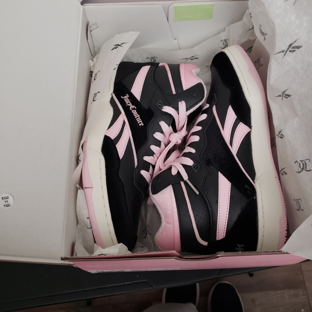 Reebok Juicy Coture 7.5  BB 4000 II Mid Basketball Shoes
